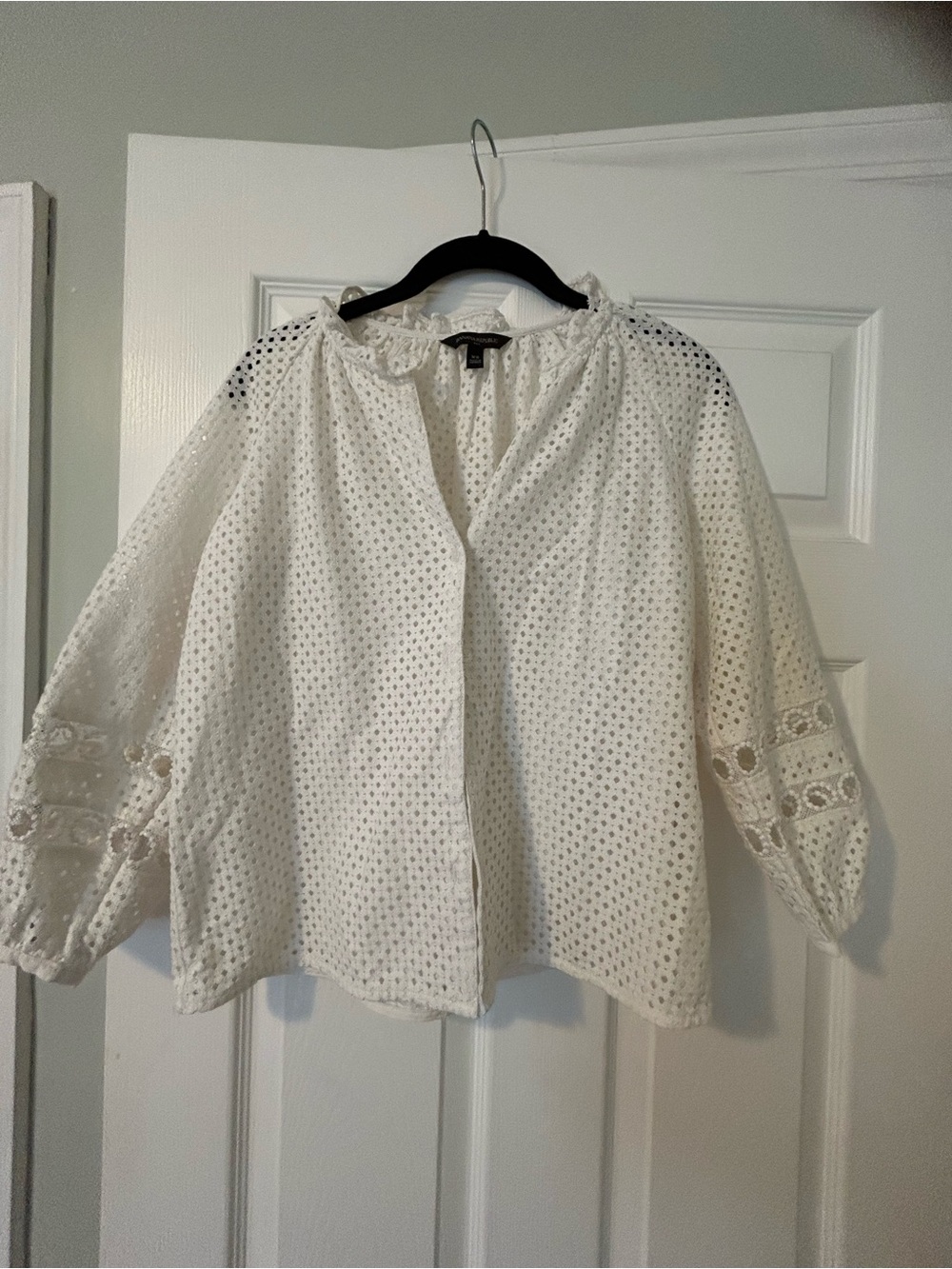 Banana Republic White Eyelet Peasant Blouse
